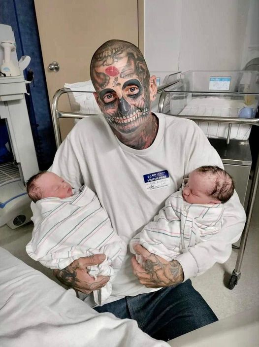 Heavily Tattooed Dad Faces Criticism as People Think He is a Horrible Parent – Then His Wife Reveals the Truth