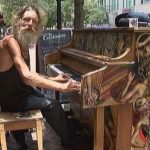 🪭Homeless Man Performs An Incredible Piano Cover Of Styx’s “Come Sail Away”