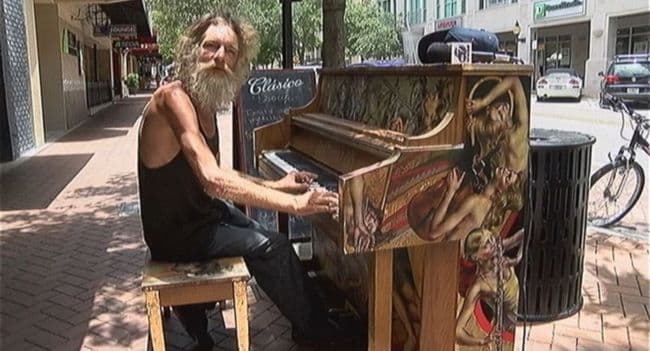 🪭Homeless Man Performs An Incredible Piano Cover Of Styx’s “Come Sail Away”