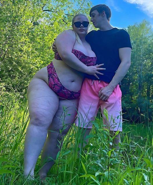 Man mocked for being with 252 lb woman, has the perfect response to shut haters up