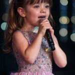 🪭This is a rare miracle. The girl with a rare voice sing on stage and was praised by the jury