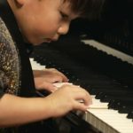 OMG! A 3-year-old baby played piano with the Orchestra at City Hall!