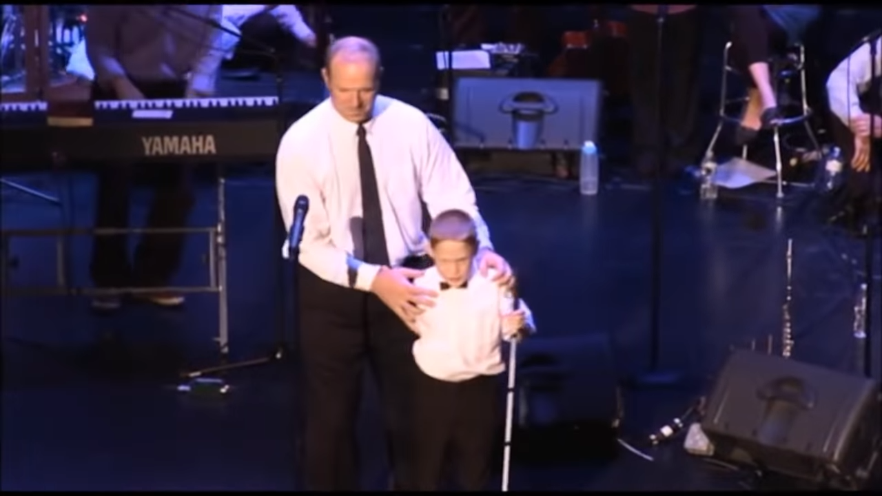 A blind and autistic 10-year-old boy sings. Everyone was stunned by his voice!!!