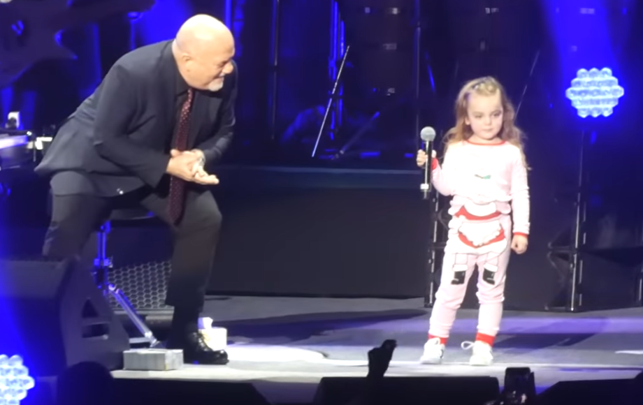 Billy Joel’s three-year-old daughter joins him onstage and immediately steals the spotlight with her slick moves