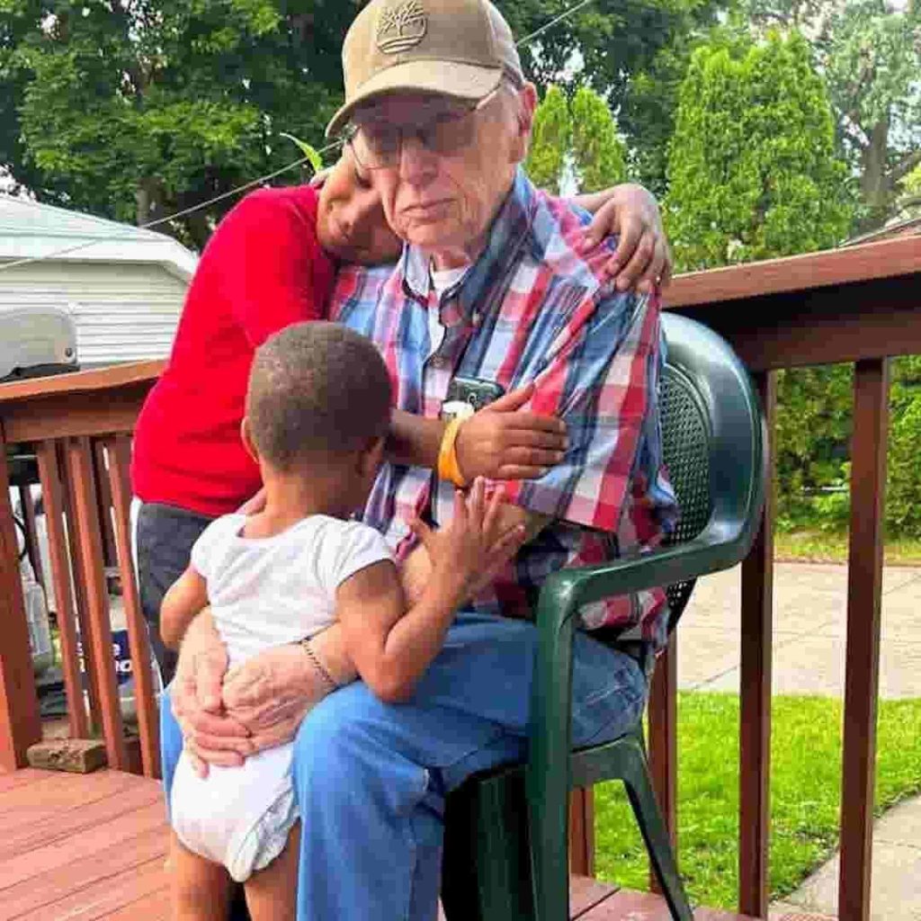 In a gesture of goodwill, this 82-year-old widower went across the street to offer a helping hand to his new neighbors, who were in the process of moving into their home. What happened next will truly warm your heart – especially when you see how this young family changed his life