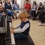 5-year-old prodigy plays piano for SICK MOTHER as her last request makes him cry