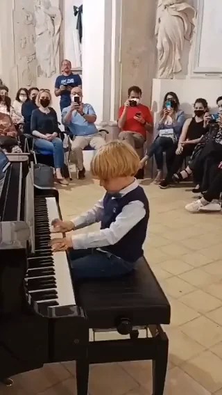 5-year-old prodigy plays piano for SICK MOTHER as her last request makes him cry